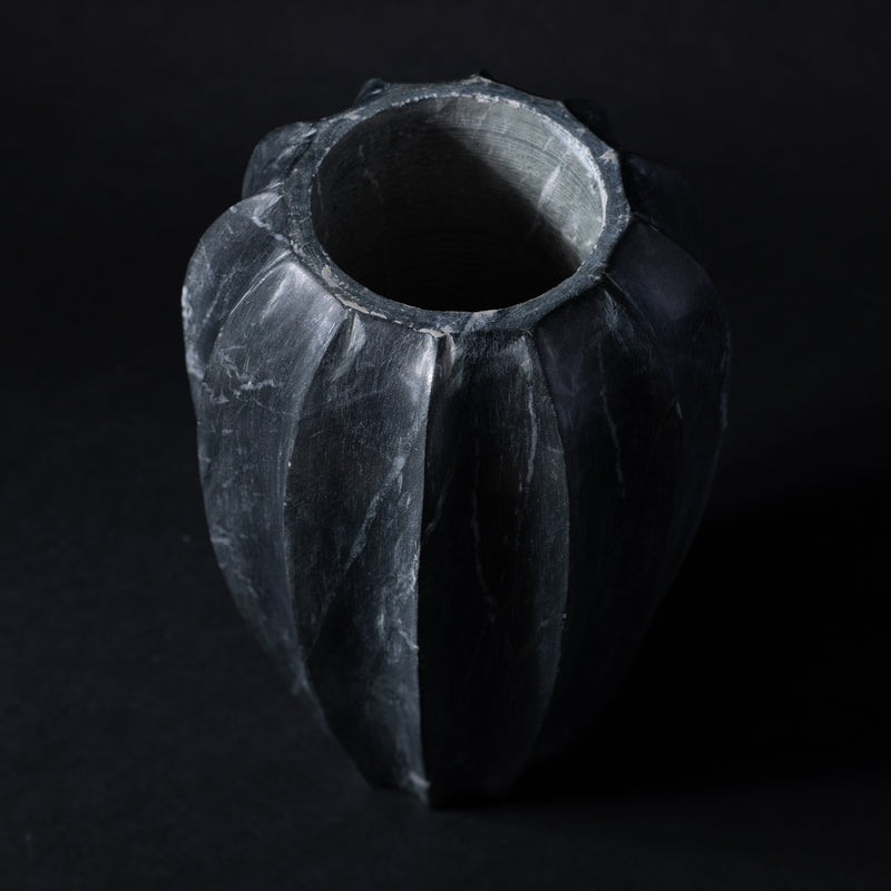 marble vase 9in black