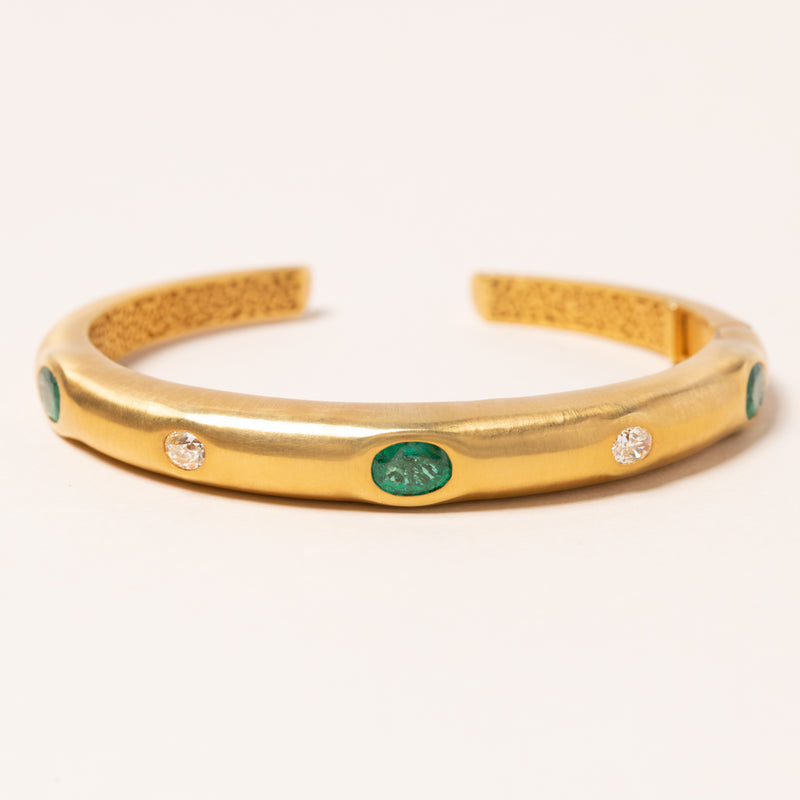 Emeralds and Polki Diamonds in Gold Bangle
