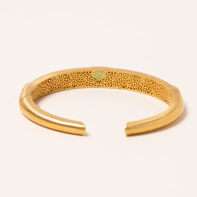 Emeralds and Polki Diamonds in Gold Bangle