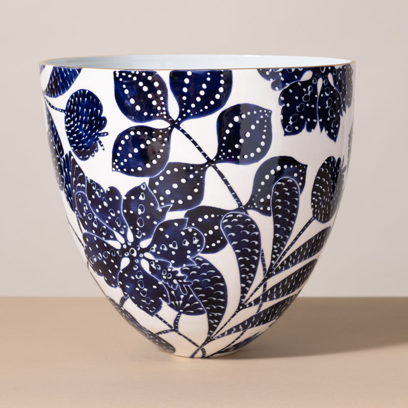 Large Bee Bowl in Delft Bali Toile