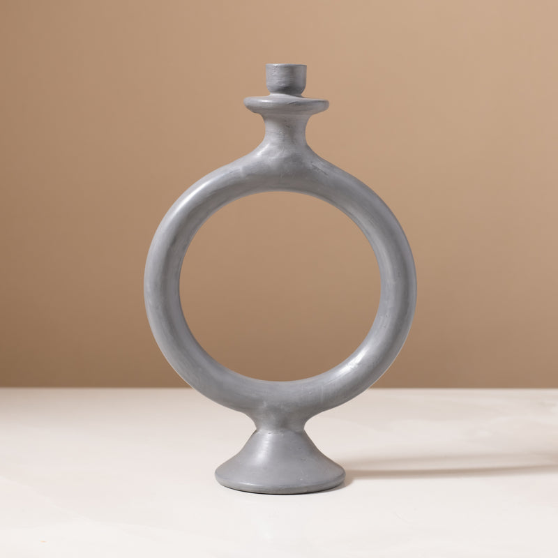 O Candleholder