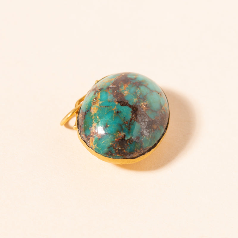 turquoise pendant set in gold