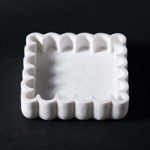 white marble waved plate 