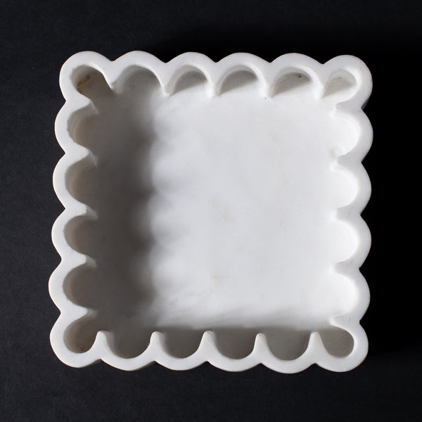 white marble waved plate 