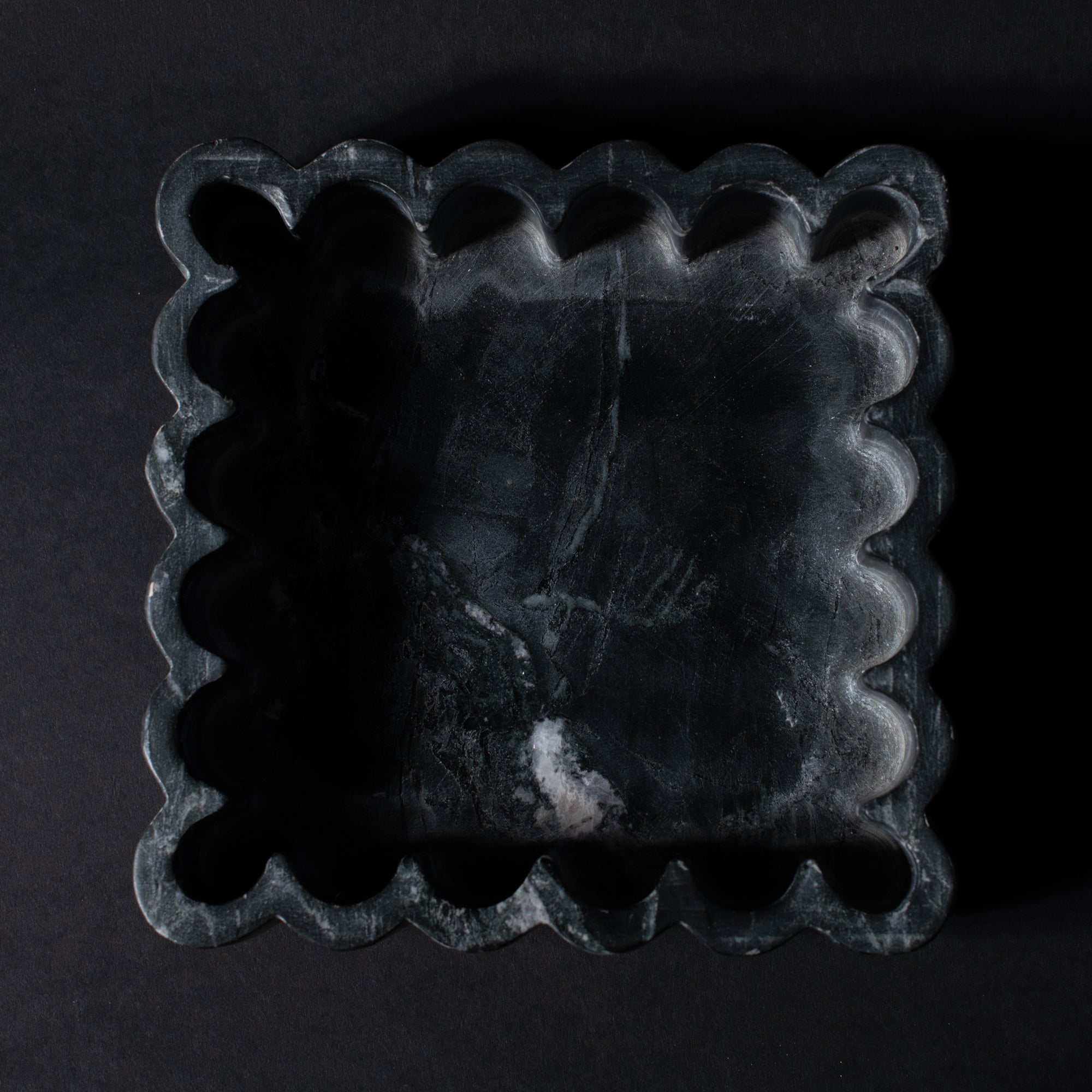 black marble waved plate 