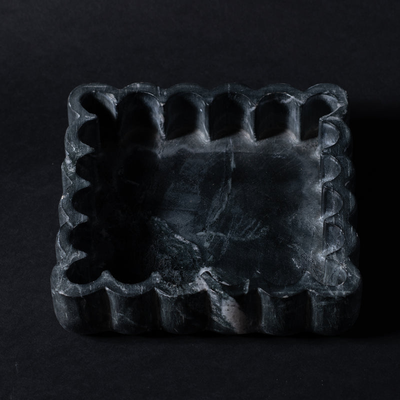 black marble waved plate 