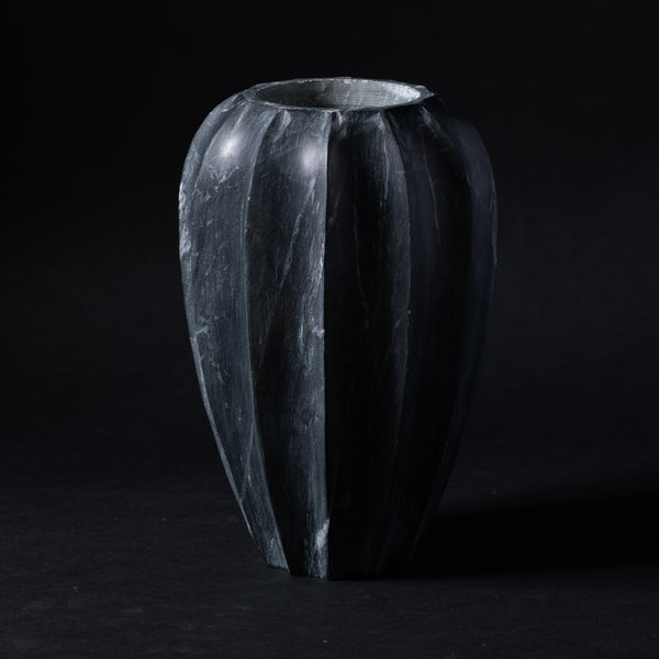 marble vase 9in black