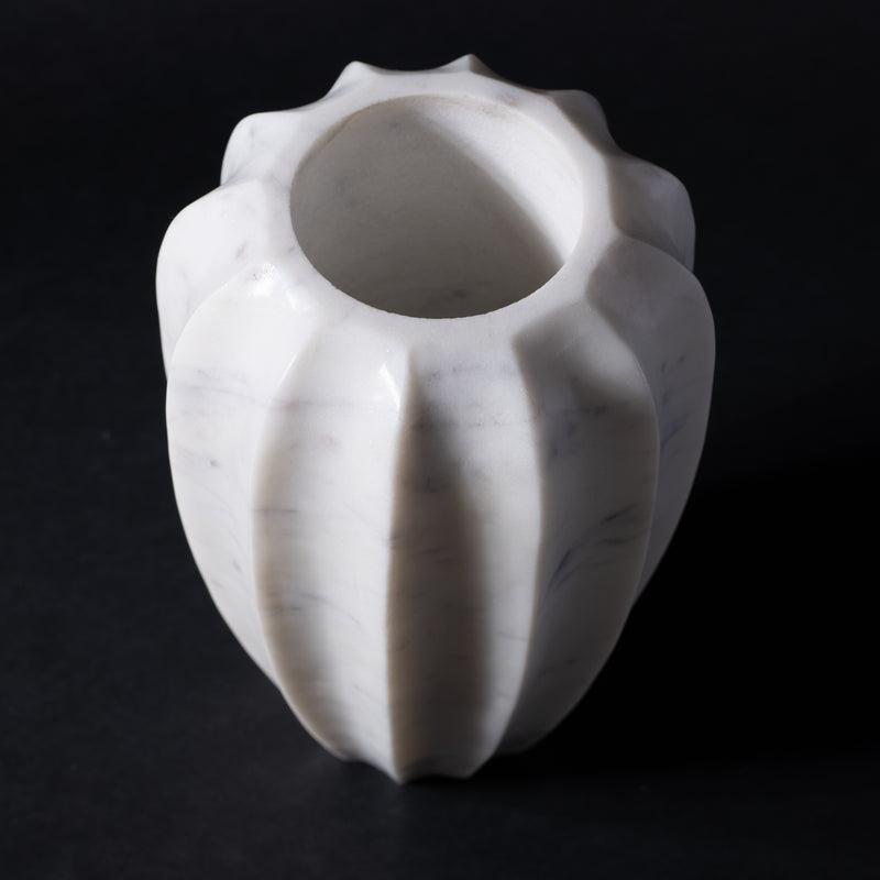 marble vase 9in white 